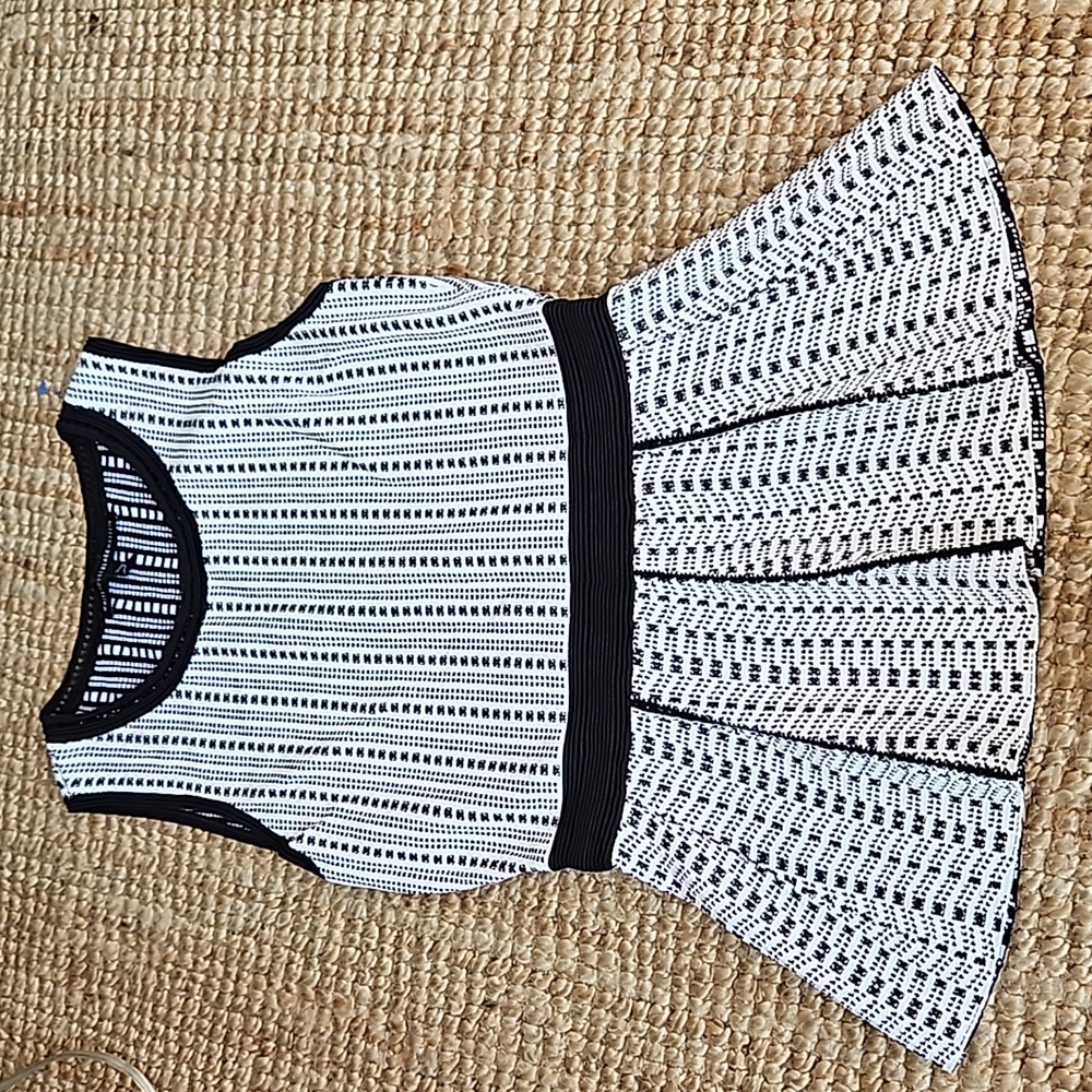 B) White house Black market